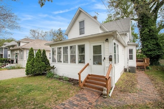 1311 Wolcott Ave, Saint Joseph, MI 49085