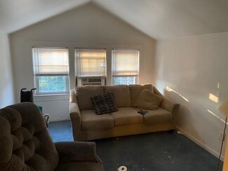 838 Roosevelt Ave, Secaucus, NJ 07094