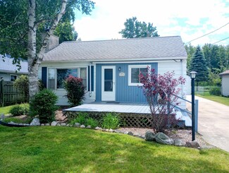 903 Iroquois Ave, Prudenville, MI 48651