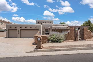 10612 Dover St NW, Albuquerque, NM 87114