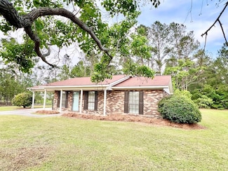 43 Charlton Rd, Hazlehurst, GA 31539