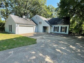 3307 Whiteclif Ln, Godfrey, IL 62035