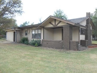132 E Virginia St, Walters, OK 73572
