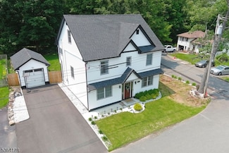 29 Tennis Rd, Lake Hopatcong, NJ 07849