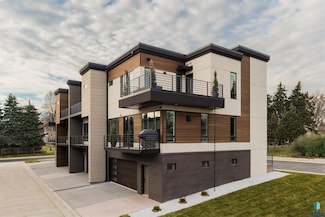 2810 S Oriya Place, Sioux Falls, SD 57106
