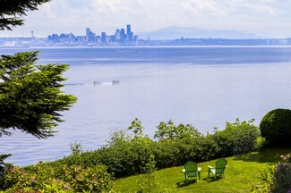 8978 Ferncliff Ave NE, Bainbridge Island, WA 98110