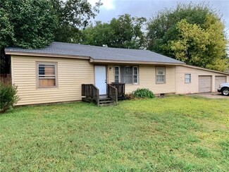 203 E Church St, Paoli, OK 73074