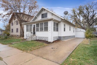 208 7th St NW, Rochester, MN 55901