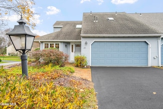 22 York Rd, Glenmont, NY 12077