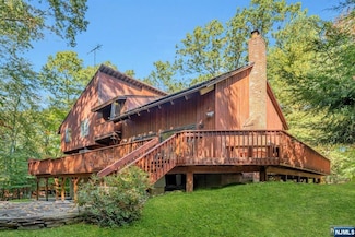 7 Lancaster Ct, Ramsey, NJ 07446