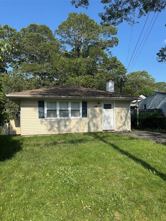 39 Stuyvesant Ave, Mastic, NY 11950
