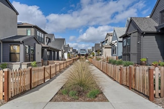 1594 Waterside Ln, Rohnert Park, CA 94928