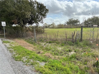 1 Ramoin St, Carlyss, LA 70665