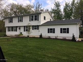 402 E Montcalm St, Carson City, MI 48811