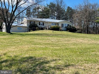 62 Spiceberry Ln, Berkeley Springs, WV 25411