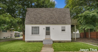 110 E Sycamore St, Wayland, MI 49348
