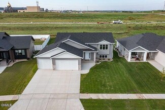 516 Shale Dr, Bismarck, ND 58503
