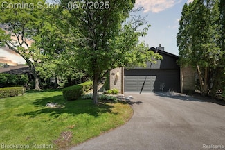 4279 Wabeek Lake Dr S, Bloomfield Hills, MI 48302