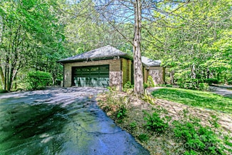 200 Maple Hill Dr, Flat Rock, NC 28731