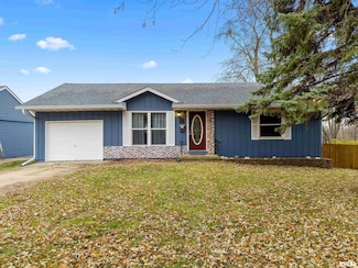 624 S Sweetbriar Dr, Chillicothe, IL 61523