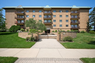 40 S Main St Unit 2D, Glen Ellyn, IL 60137