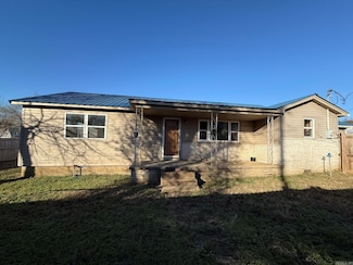 56 Pine St, Melbourne, AR 72556