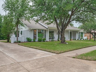 3414 Country Club Rd, Pantego, TX 76013