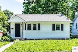 806 E Green St, Clinton, MO 64735