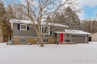 11654 Woodgate Dr NW, Grand Rapids, MI 49534