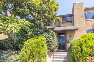 14311 Hartsook St, Sherman Oaks, CA 91423