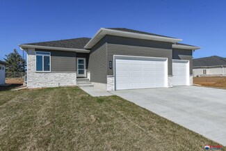 439 S 88th St, Lincoln, NE 68520