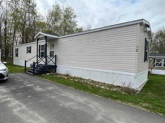 12 Hayden St, Winslow, ME 04901