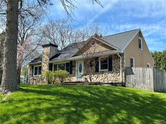 106 Broadmoor Dr, Camillus, NY 13031