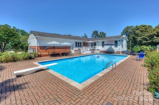 714 Dogwood St, Lowell, NC 28098