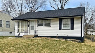 329 Caithness Rd, Saint Louis, MO 63137