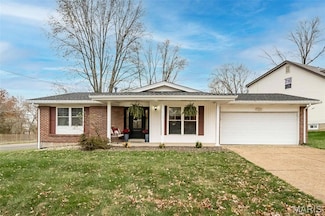 704 Woodrun Dr, Ballwin, MO 63021