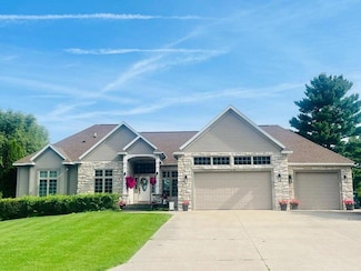 740 Bridgeview Bay Dr, Norton Shores, MI 49441