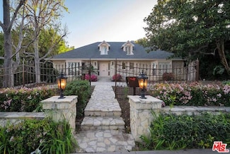 713 Foothill Rd, Beverly Hills, CA 90210