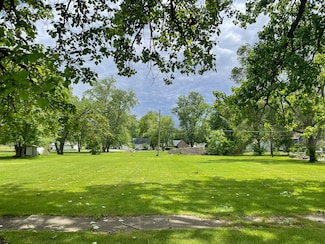 320 E James St, Forrest, IL 61741