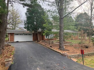 2262 Heathercliff Dr, Libertyville, IL 60048