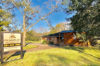 319 E South St, Alvin, TX 77511