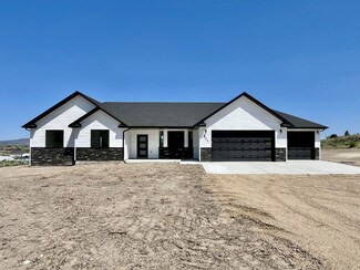 431 Country Club Plaza, Spring Creek, NV 89815