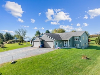 725 Plisch St, Athens, WI 54411