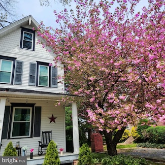 43 E Henry St, Palmyra, NJ 08065