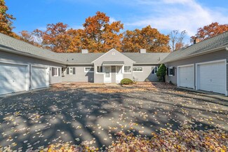 137 Horseshoe Dr, Chicopee, MA 01022