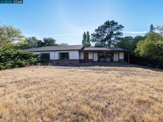 525 Madonna Ln, Walnut Creek, CA 94597