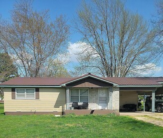 608 S Main St, Mountain Grove, MO 65711