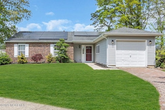 27 Laurel Crest Dr, Howell, NJ 07731