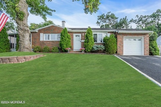 50 Coral Dr, Hazlet, NJ 07730