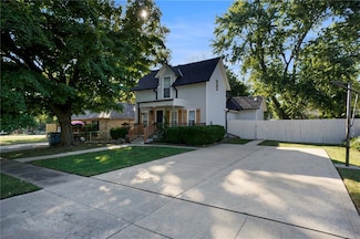 206 S Mulberry St, Louisburg, KS 66053